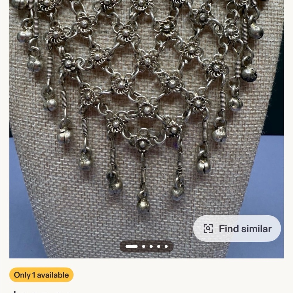 Elegant Silver Floral Necklace